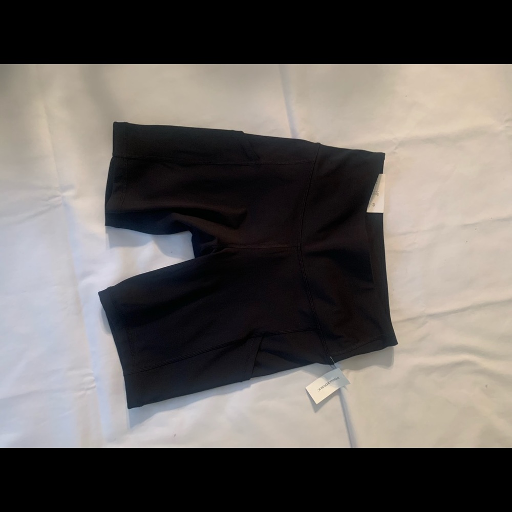 NWT WOMENS BANANA REPUBLIC BLACK SHORTS LEGGING COMPRESSION HIGH RISE XS.